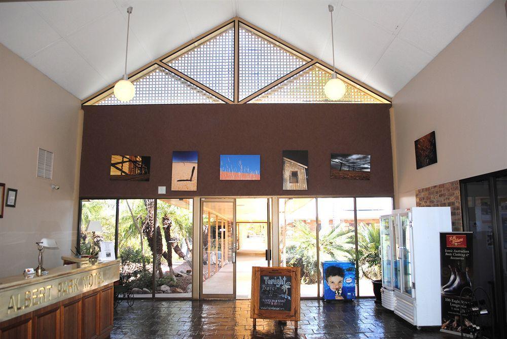 Park Motor Inn-king Beds-pool-shaded Parking 3*