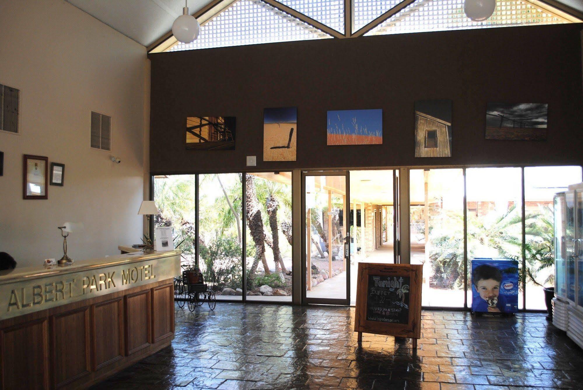 Park Motor Inn-king Beds-pool-shaded Parking