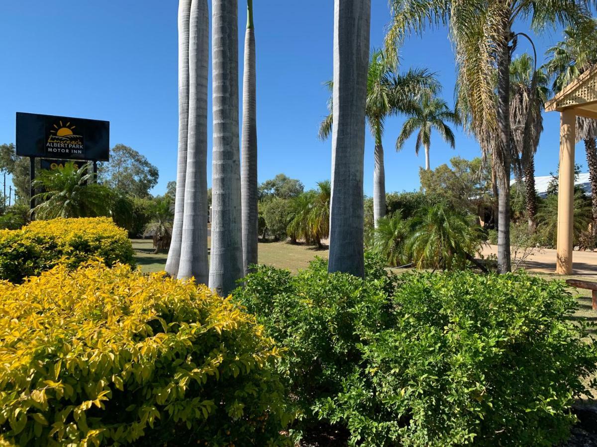 Motel Park Motor Inn-king Beds-pool-shaded Parking Longreach